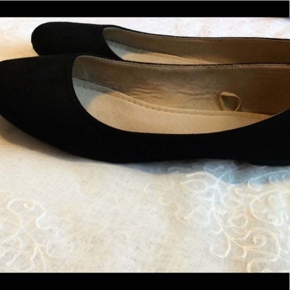 Old Navy black flats. Good condition. 9.